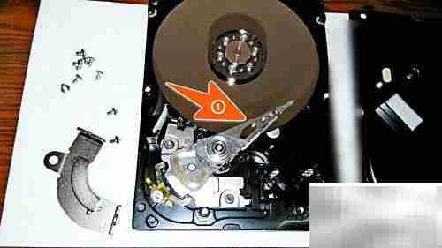 机械硬盘拆解揭秘内部结构