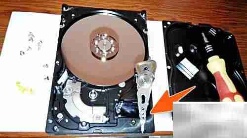 机械硬盘拆解揭秘内部结构