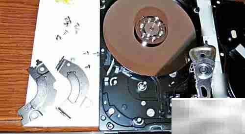 机械硬盘拆解揭秘内部结构