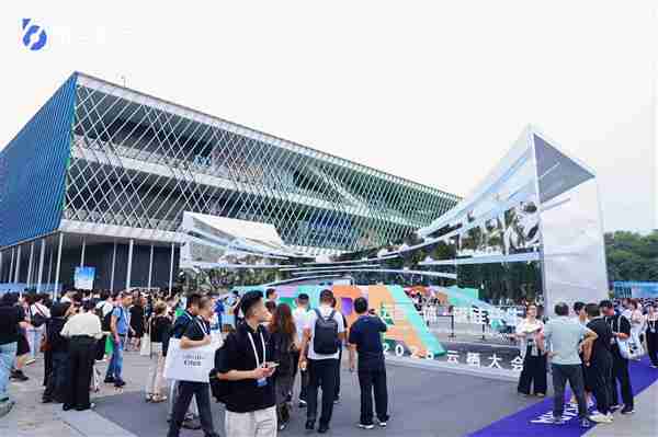 斑马智行全球首发全模态端侧大模型解决方案  推动智舱进入AI时代