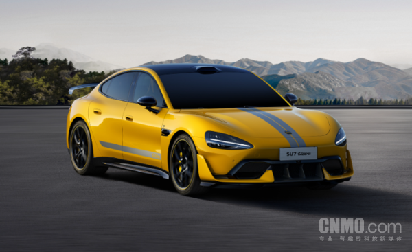 小米SU7Ultra山间翻车，车主无大碍