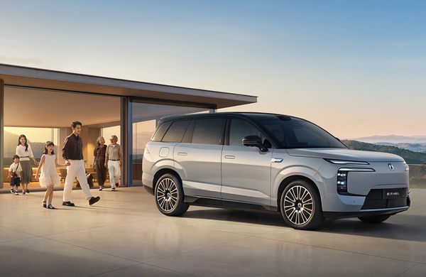 腾势N8L上市：5.2米六座3.9秒破百起售29.98万