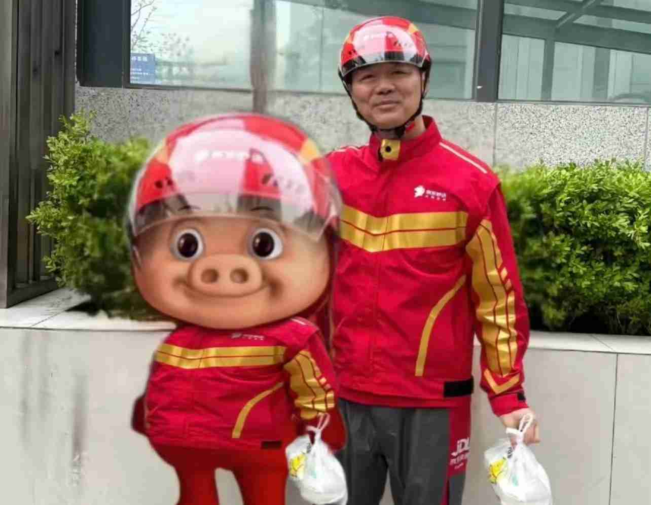 法拉利大战迈凯轮:京东外卖骑手内测新工服曝光,与淘宝闪购“红橙对决”