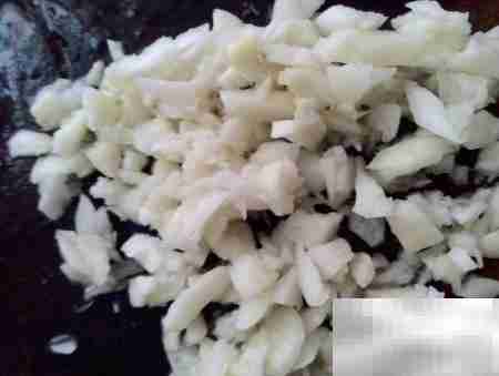 蒜末拇指蛤汤：鲜香开胃