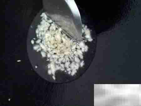 蒜末拇指蛤汤：鲜香开胃