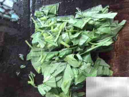 蒜末拇指蛤汤：鲜香开胃