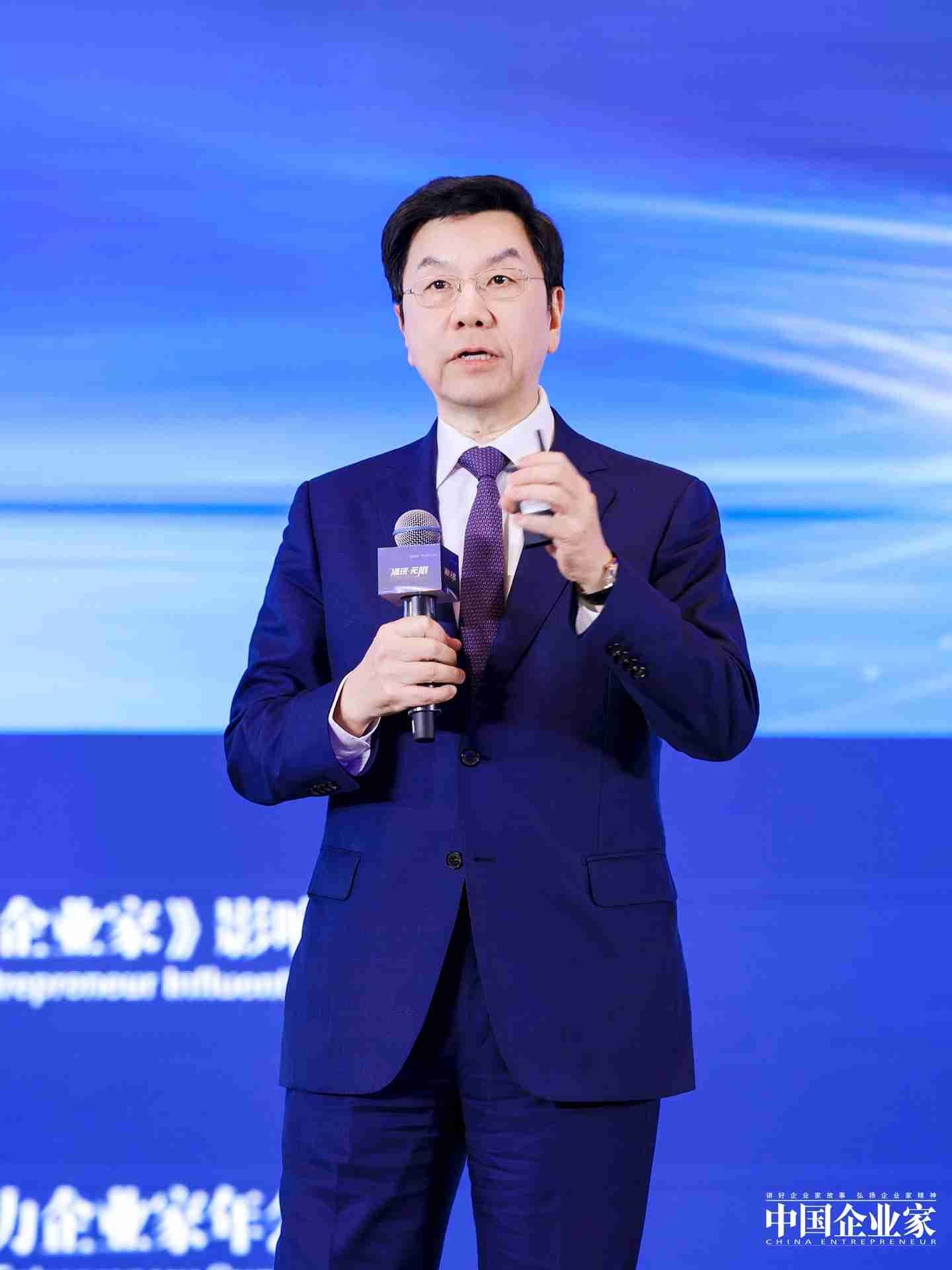 李开复:未来办公司和搭积木一样快,比谁更会用 Agent