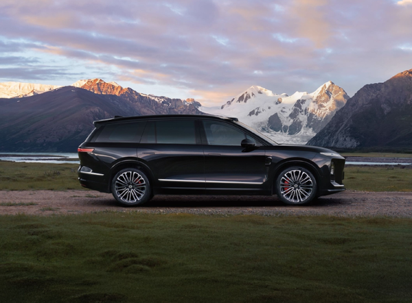 小鹏蔚来月销接近，差距不足500辆