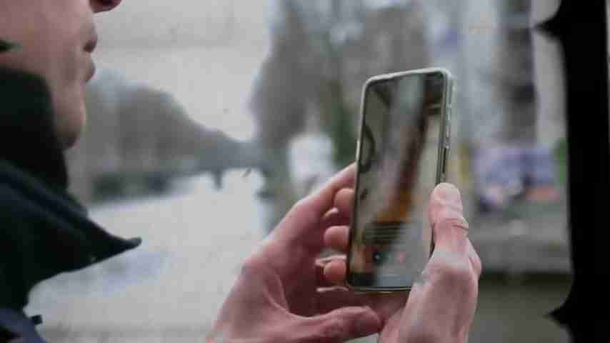 AI女友：科技进步还是情感危机？深度剖析与应对