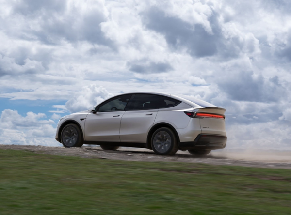 AI热潮下的隐忧：存储芯片短缺正冲击电动汽车产业