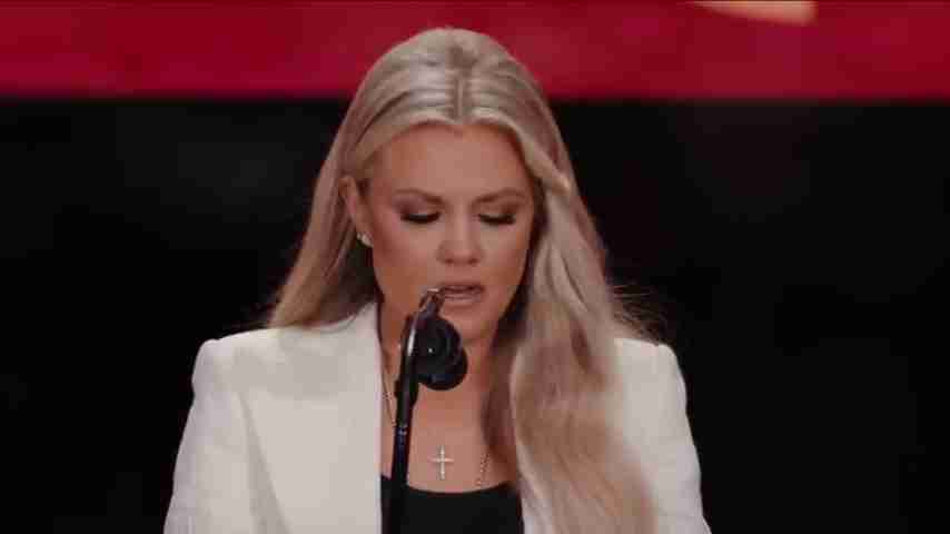 行为分析师解读:特朗普拥抱Erika Kirk事件的深层含义