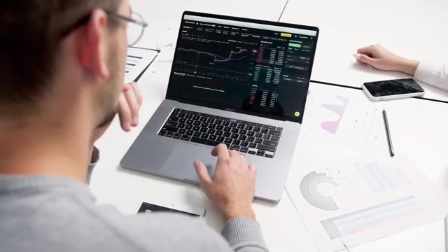 AI投资有赚有亏，新手需谨慎避险