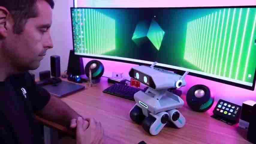 Yonbo 智能机器人评测：家庭陪伴、教育辅导与情感支持