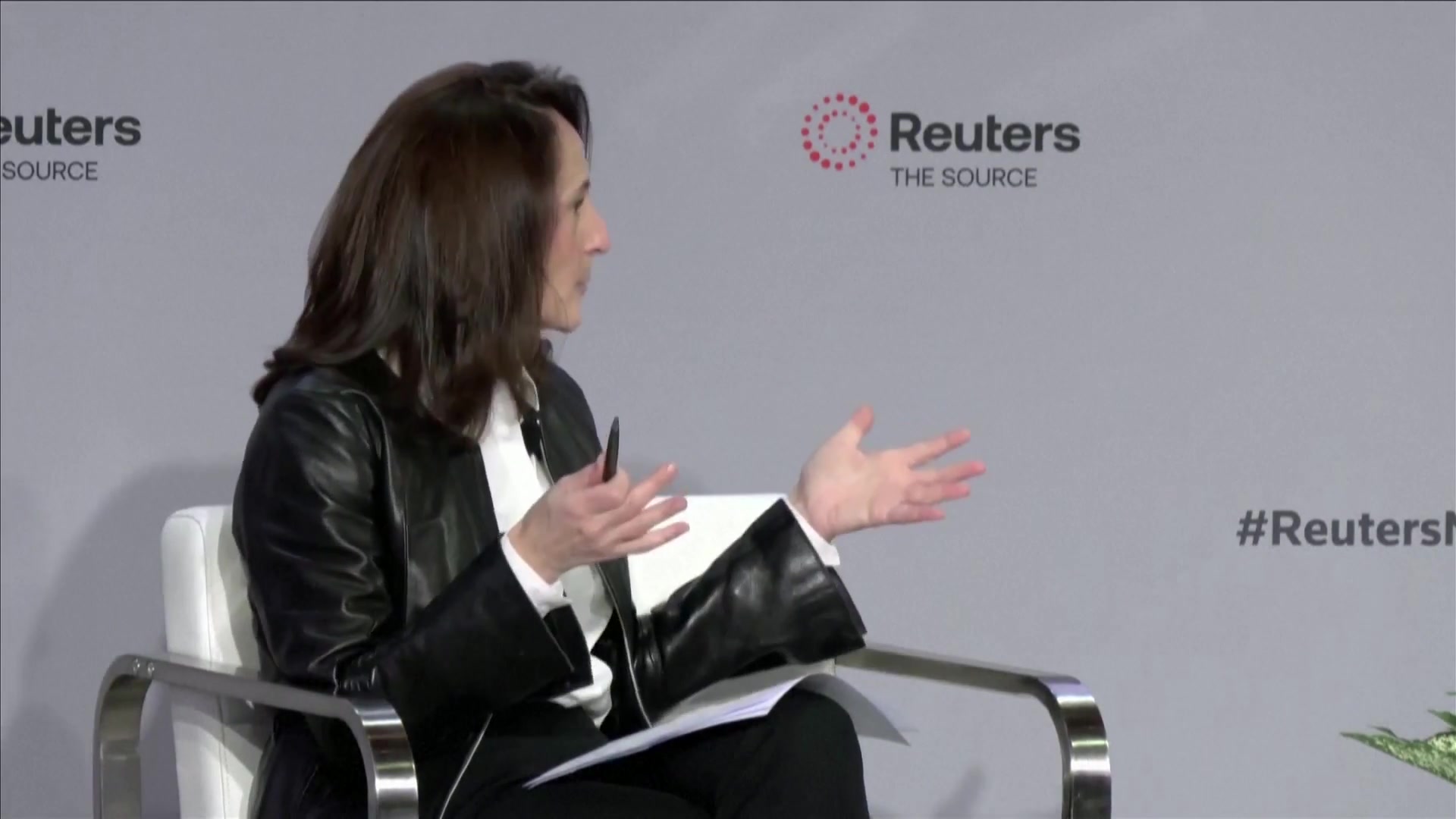 OpenAICFO谈AI增长与盈利策略