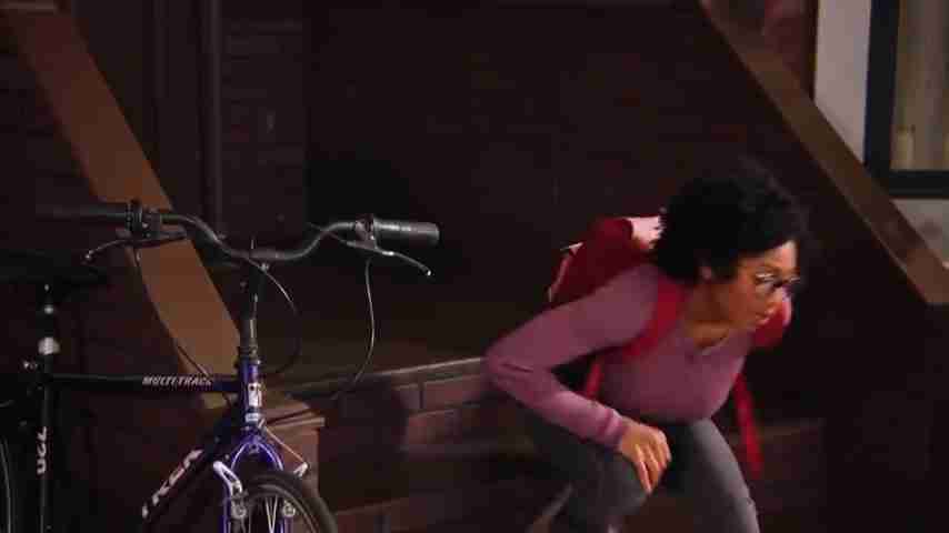 摆脱贫民窟！丑小鸭变天鹅：查莉的励志故事