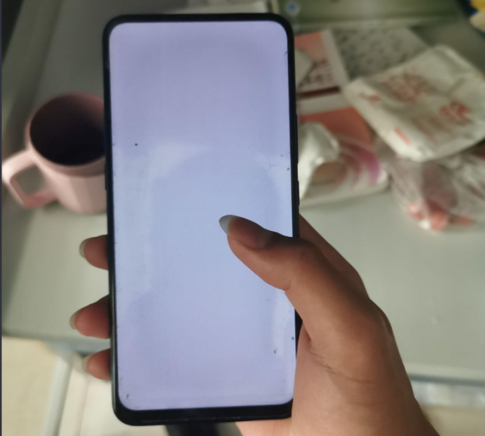 手机充电时自动关机是什么原因？ 可能是电池保护机制启动