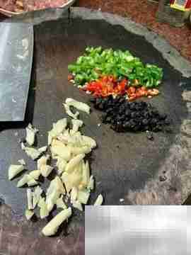 猪肉炒狗儿豆做法详解