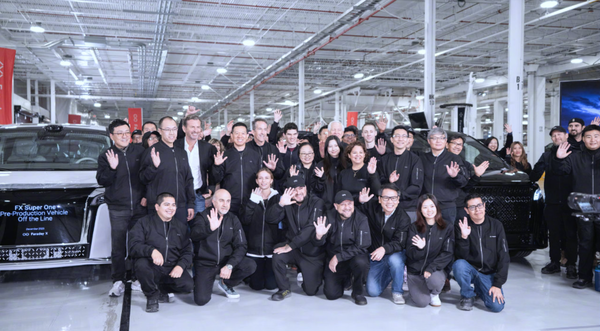 贾跃亭FXSuperOne下线，FX4明年将发布