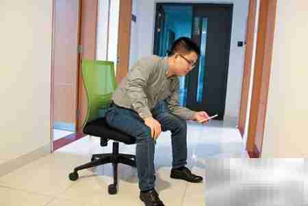 看手机最佳姿势推荐