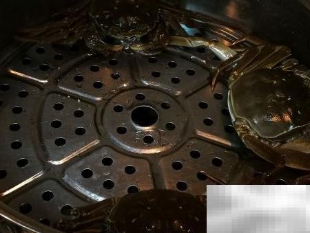 清蒸河蟹做法及秋季美食推荐