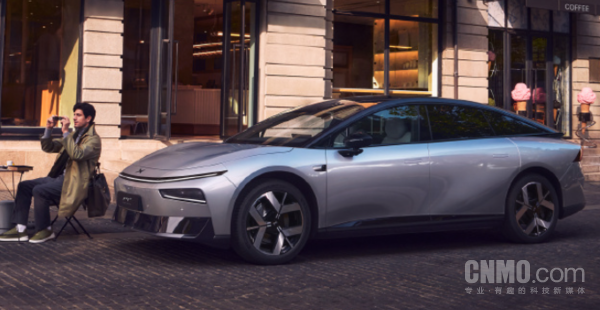 小鹏P7+全球发布，增程版续航1550公里