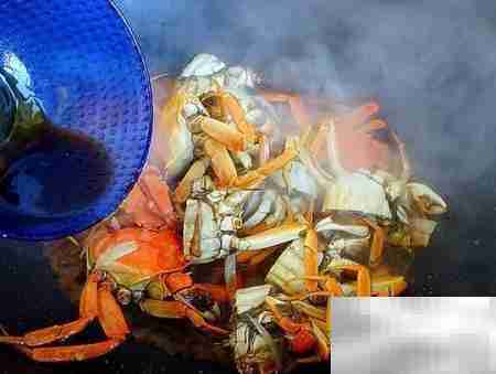 吮指河蟹做法大揭秘