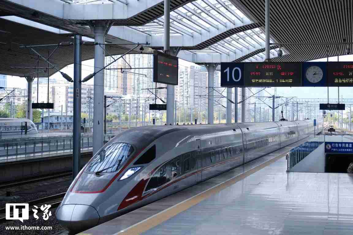 2025 年全国铁路旅客发送量超 45 亿人次,同比增长 6.4%