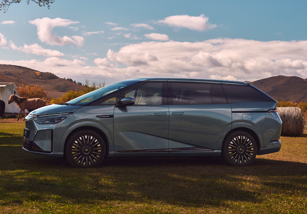 小鹏X9双冠王：12月交付与销量双第一