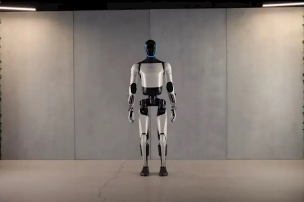 马斯克:特斯拉在人形机器人领域的最大竞争对手将来自中国