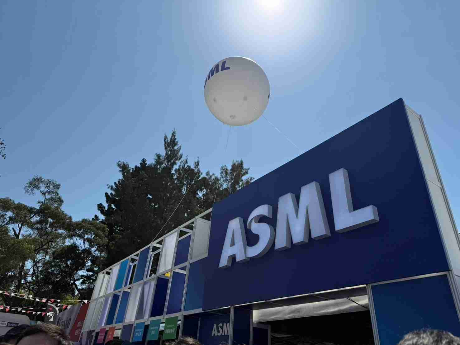 ASML揭AI成核心引擎 展望2026年需求强劲