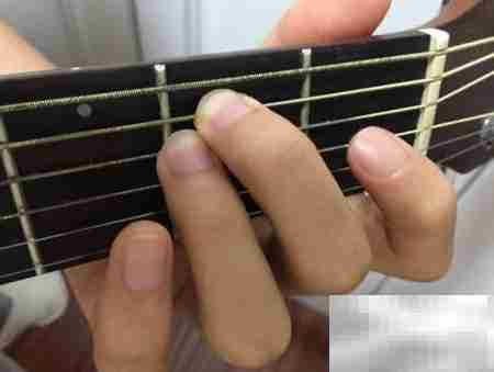 吉他Em和弦按法详解