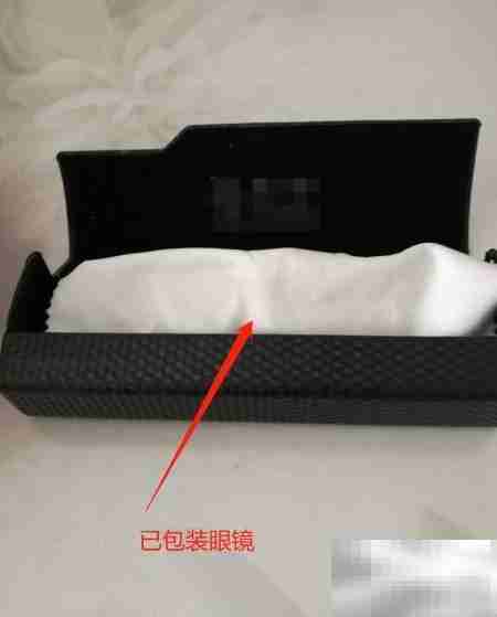 眼镜正确放入眼镜盒的方法