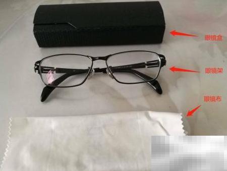 眼镜正确放入眼镜盒的方法